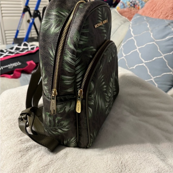 Michael Kors petite backpack with matching wallet and cosmetic case - Picture 9 of 11